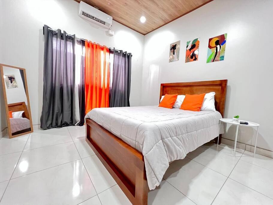 ألاخويلا Orange Apartment 5 Min Aeropuerto Juan Santamaria المظهر الخارجي الصورة