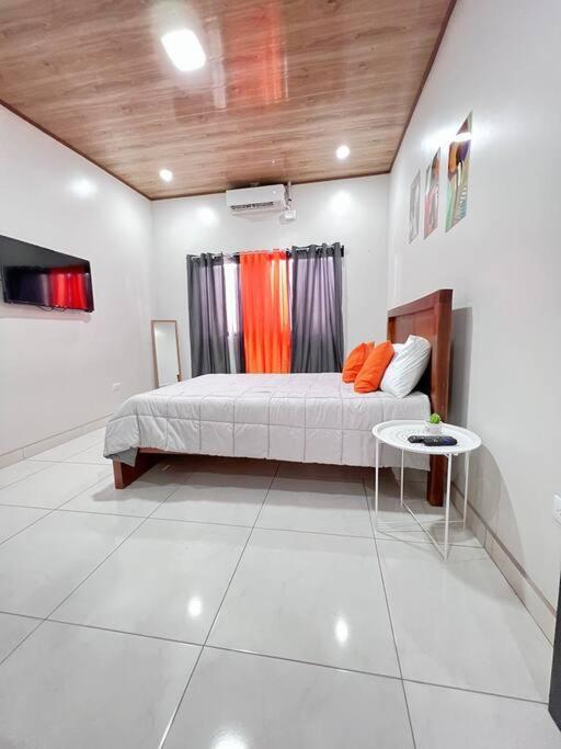 ألاخويلا Orange Apartment 5 Min Aeropuerto Juan Santamaria المظهر الخارجي الصورة
