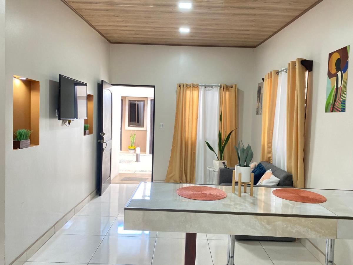 ألاخويلا Orange Apartment 5 Min Aeropuerto Juan Santamaria المظهر الخارجي الصورة