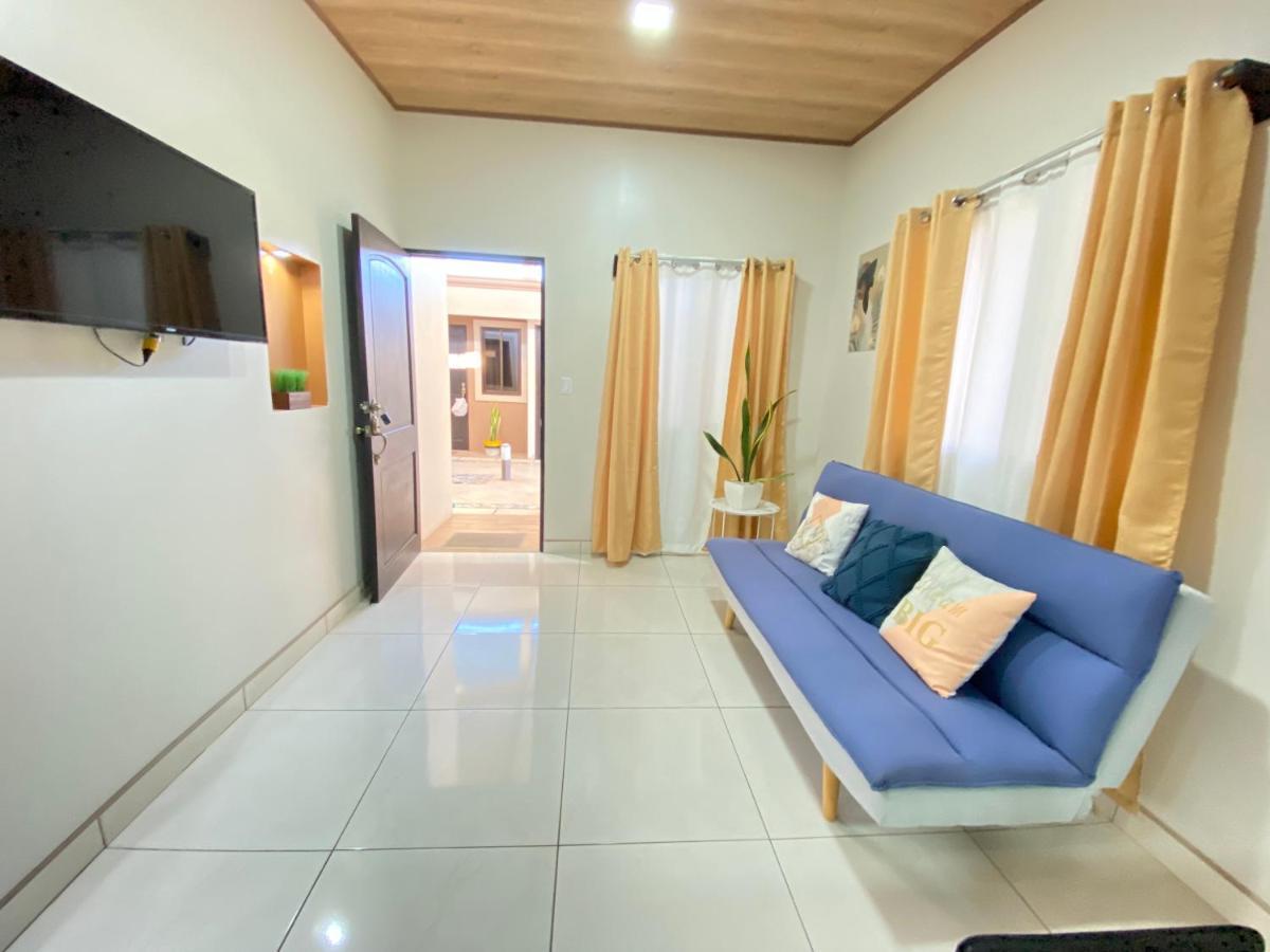 ألاخويلا Orange Apartment 5 Min Aeropuerto Juan Santamaria المظهر الخارجي الصورة
