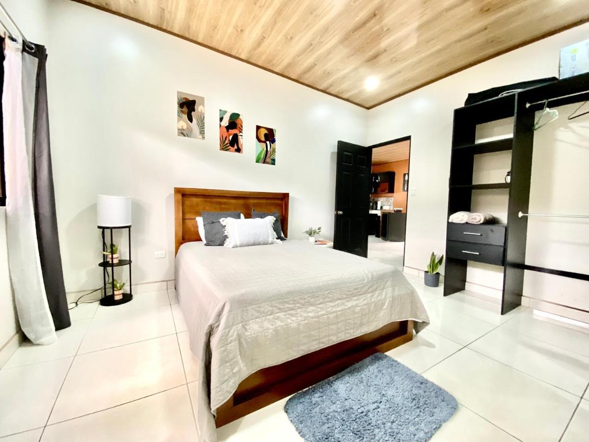 ألاخويلا Orange Apartment 5 Min Aeropuerto Juan Santamaria المظهر الخارجي الصورة